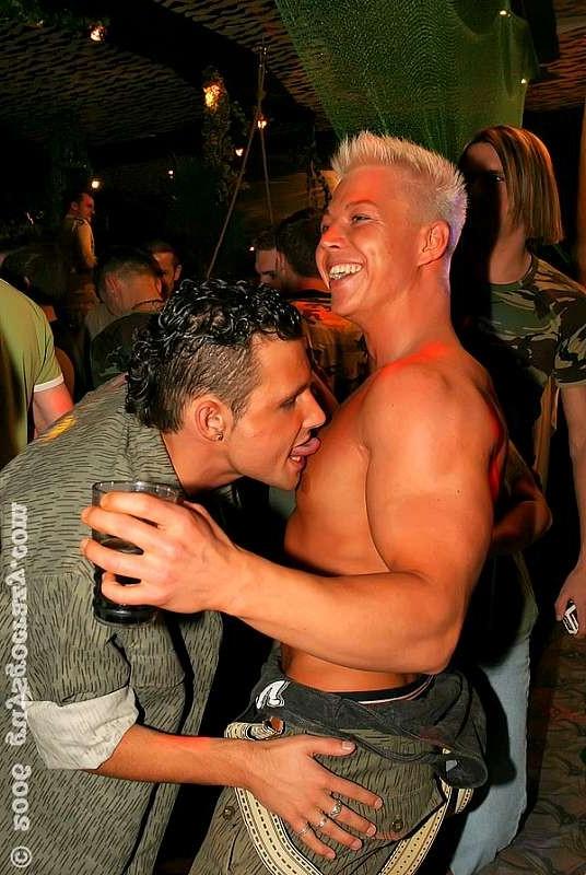 20P Drunk guys taking turns sucking bananas and cocks