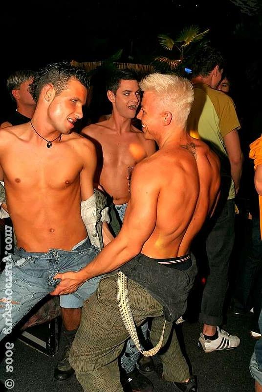 20P Drunk guys taking turns sucking bananas and cocks