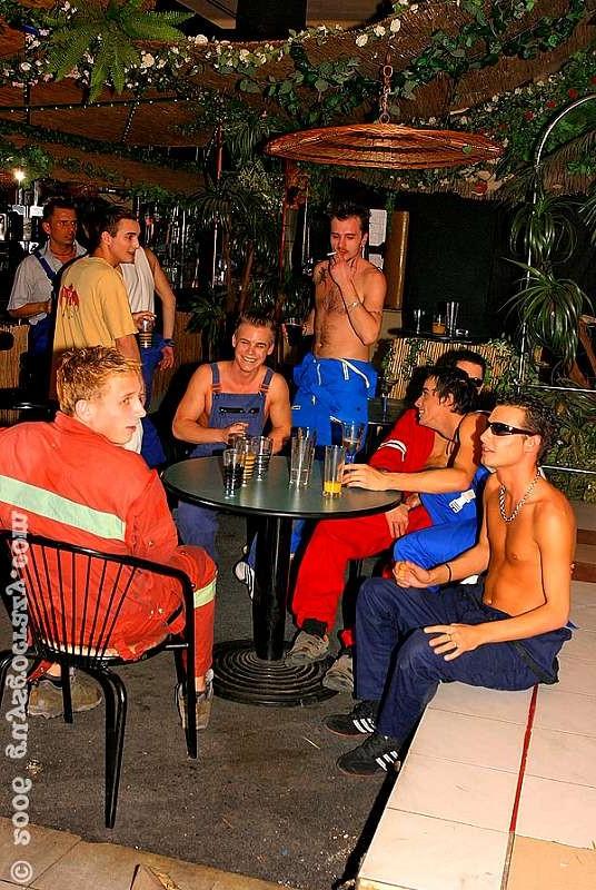 20P Drunk gay guys stand in line to get head on stage