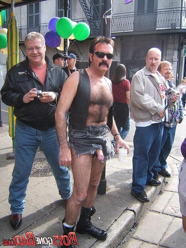 16P Drunk studs flash cock in street
