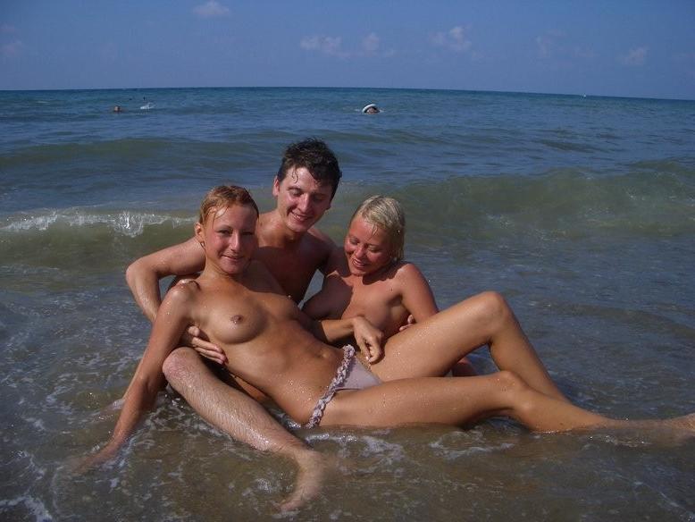 16P Photos of hot amateur creampies