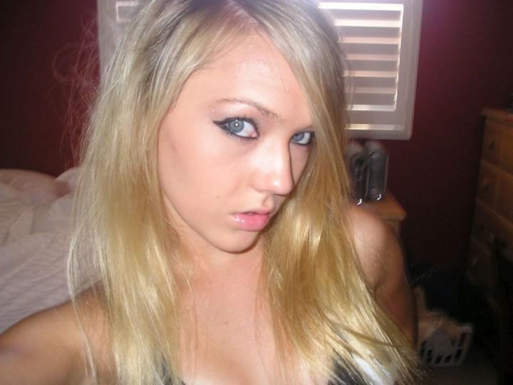 15P Betty naked self pics