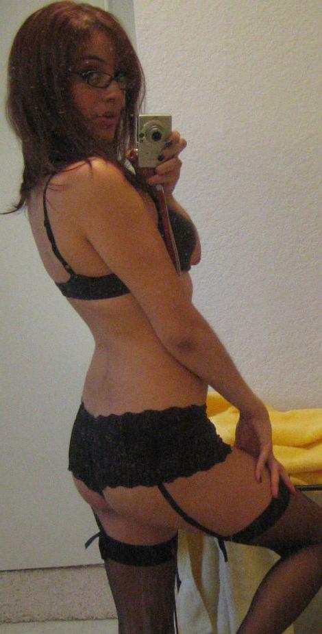 15P Photo set of busty self-shooting babes