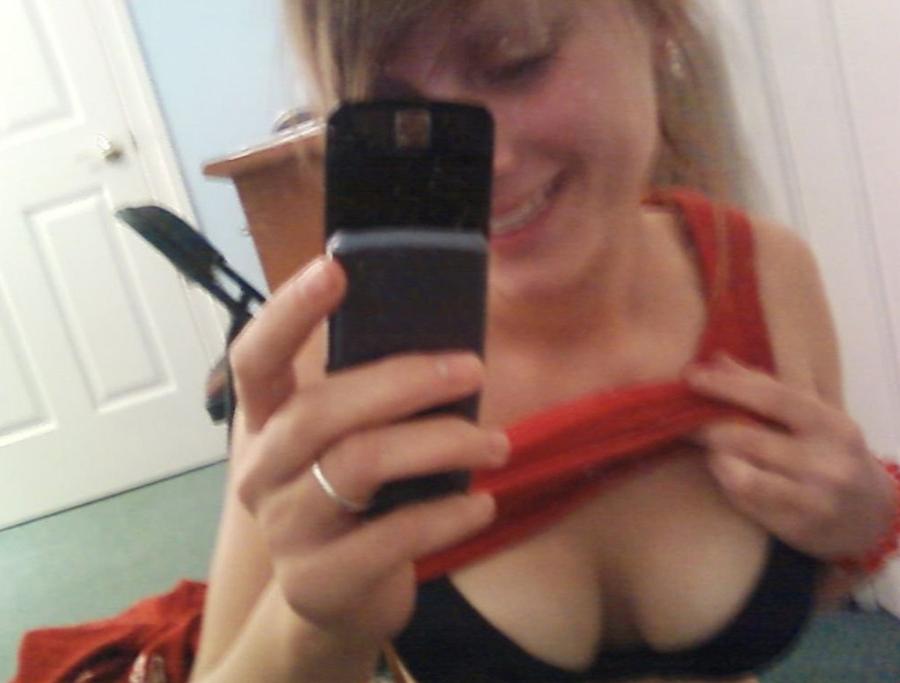 15P Pictures of different camwhoring amateur babes