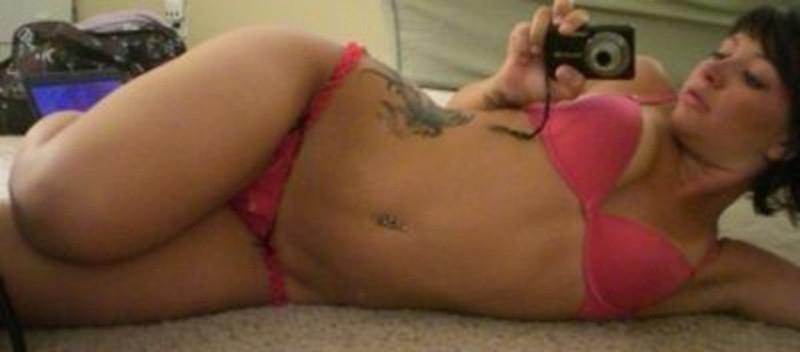 15P Pictures of Tracy getting kinky with her camera
