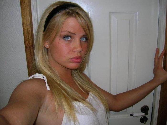 15P Cutie amateur girls showing tits and sweet pussies