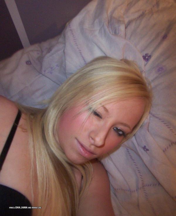 15P Many hottest amateur teens and babes posing on camera