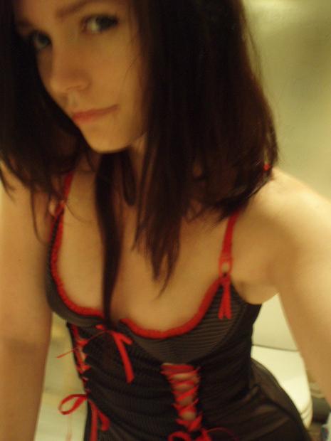 15P Nude babes with cameras
