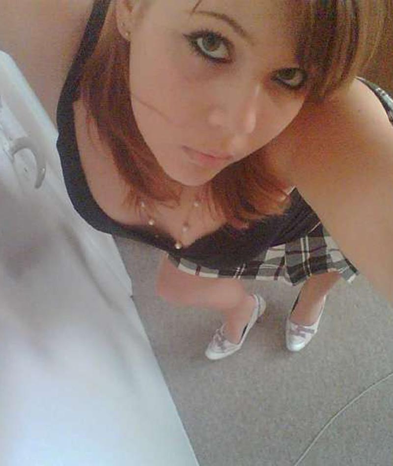 15P Nude babes with cameras