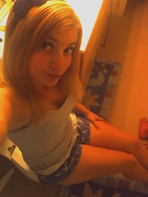 15P Selfshooting hotties