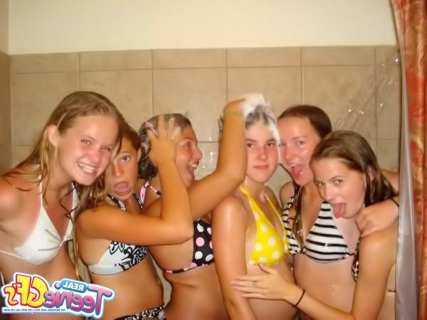 16P Hot photos of sexy girls kissing