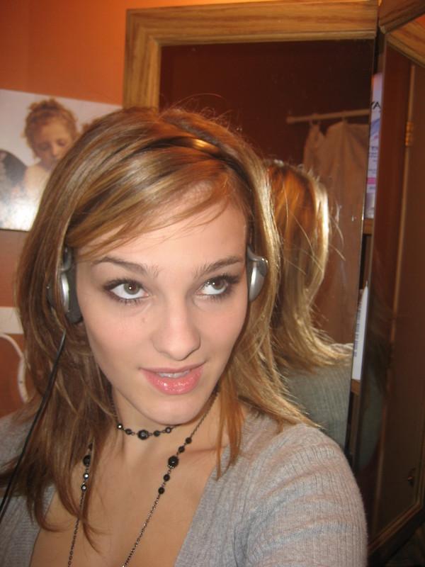 15P Nude babes with cameras