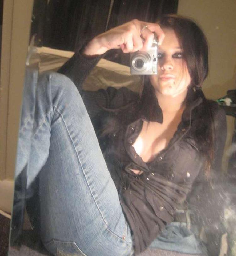 15P Nude babes with cameras