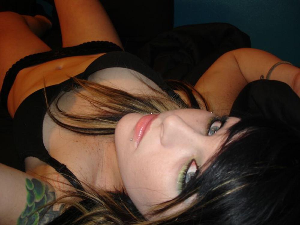 14P Nude babes with cameras