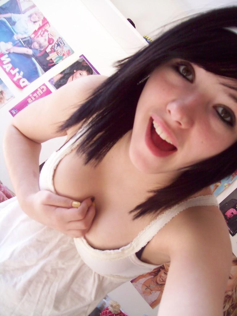 15P Selfshooting hotties