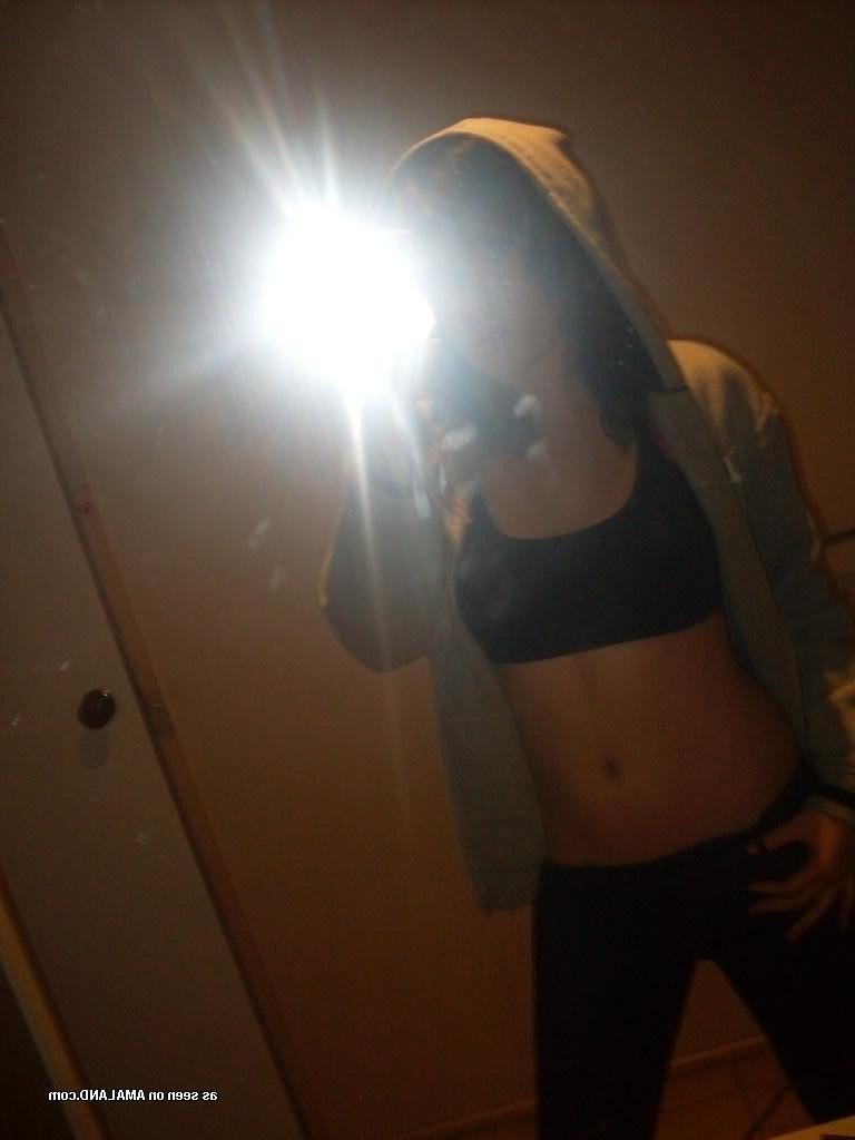 15P Selfshooting smooth pussy blonde