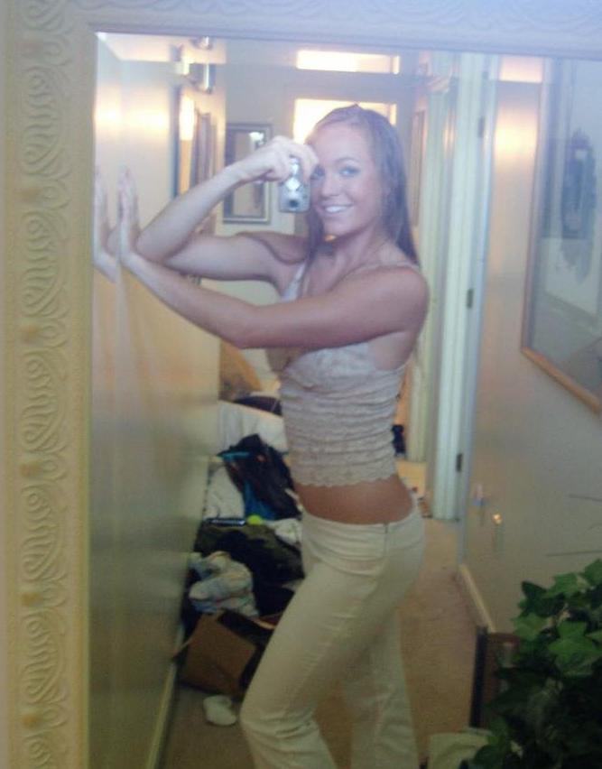 15P Nude babes with cameras
