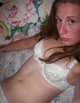 15P Nude babes with cameras