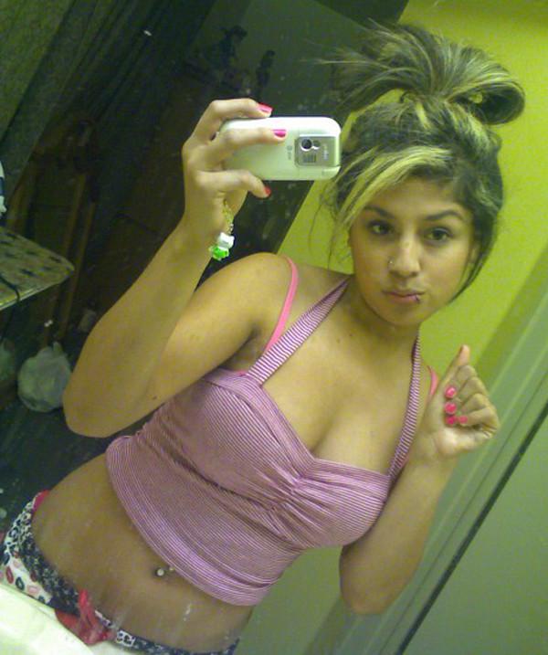 15P Photo set of busty self-shooting babes