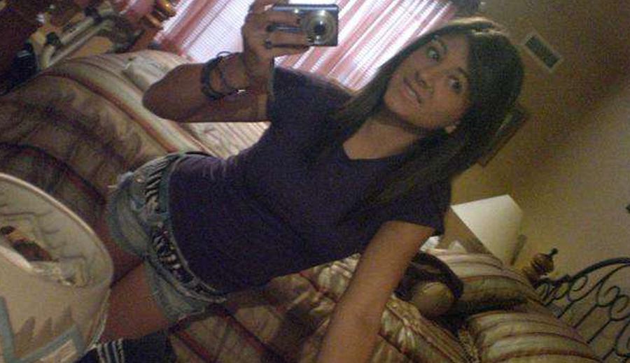 15P Pictures of lovely Maria posing and playing with her cam