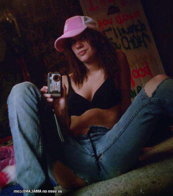 15P Cutie amateur girls showing tits and sweet pussies