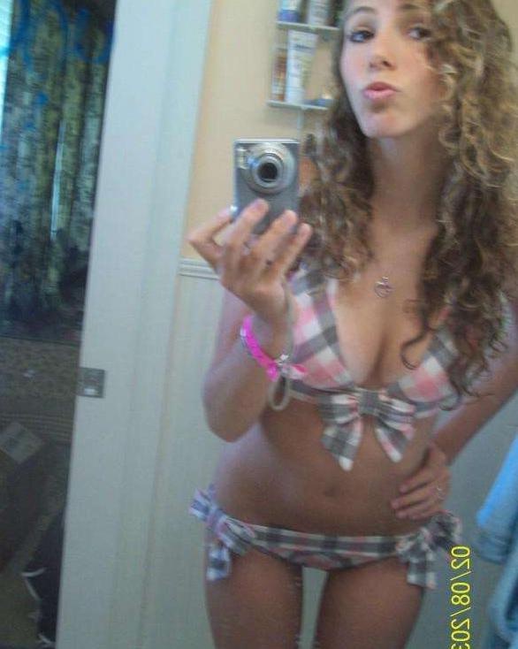 15P Cutie amateur girls showing tits and sweet pussies