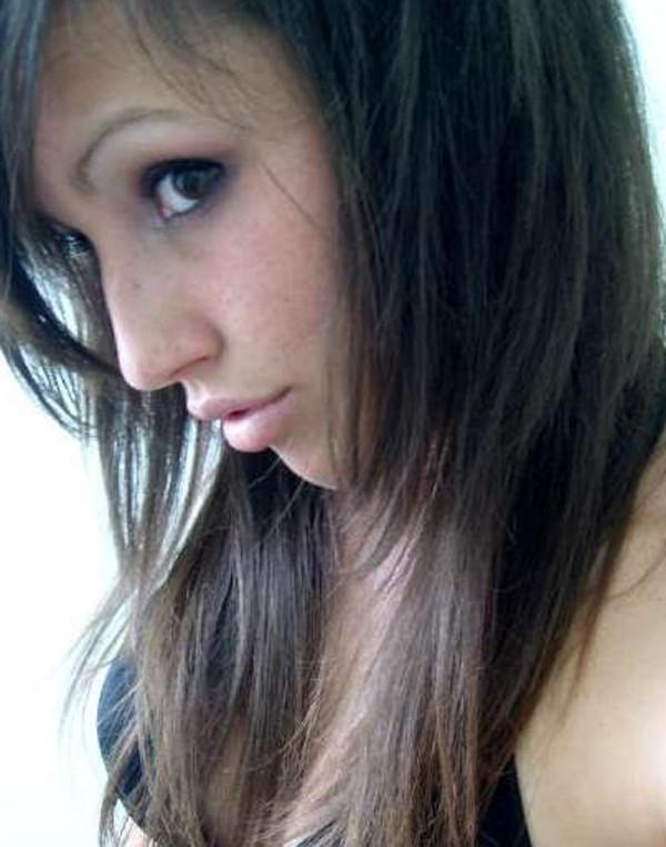15P Nude babes with cameras