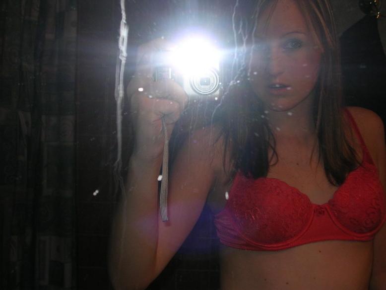 15P Nude babes with cameras