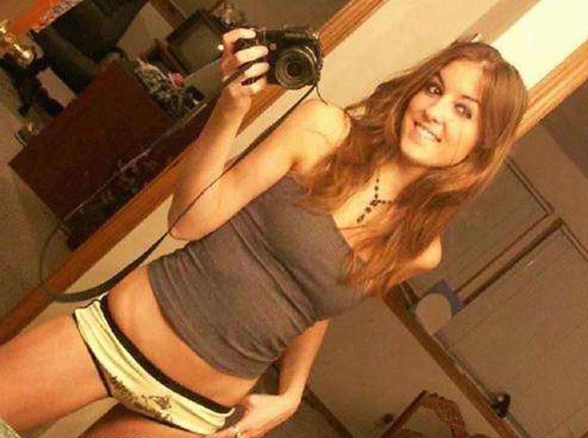 15P Nude babes with cameras