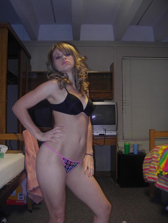 15P Photo set of busty self-shooting babes