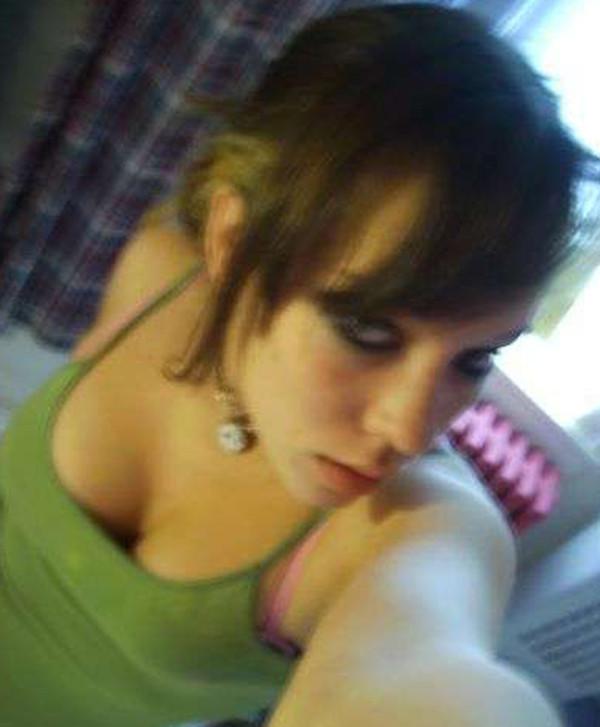 15P Collection of assorted pics of hot camwhores