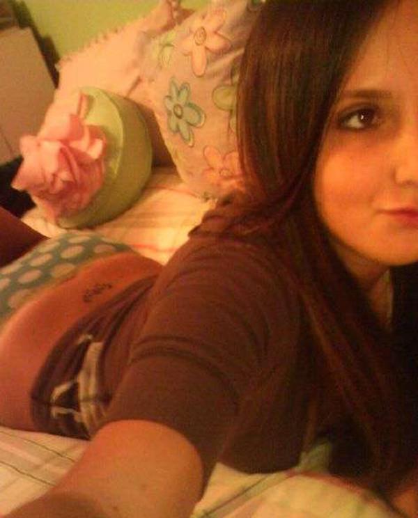 15P Nude babes with cameras