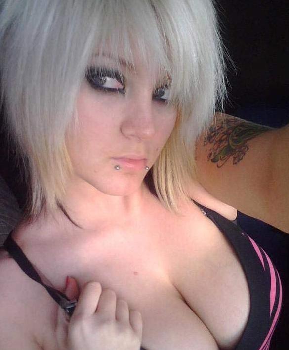 15P Cute blonde chick selfshooting