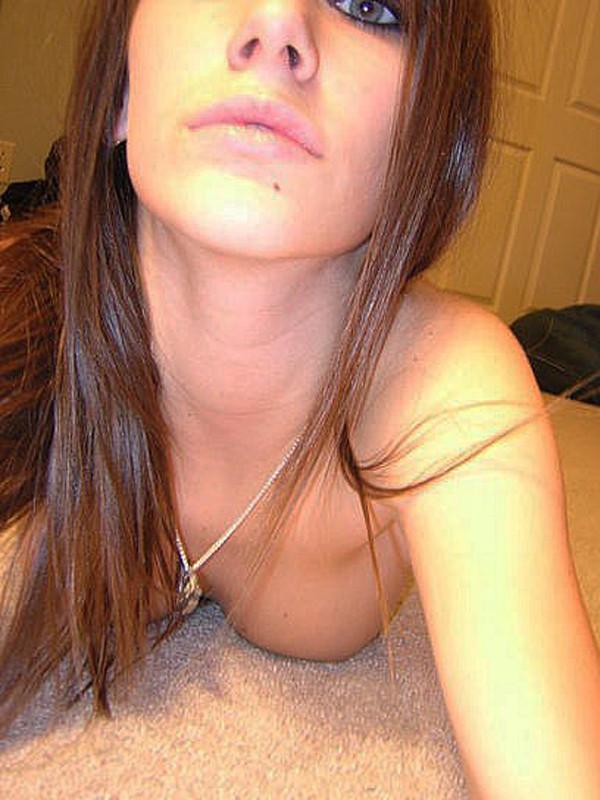 15P Cute blonde chick selfshooting