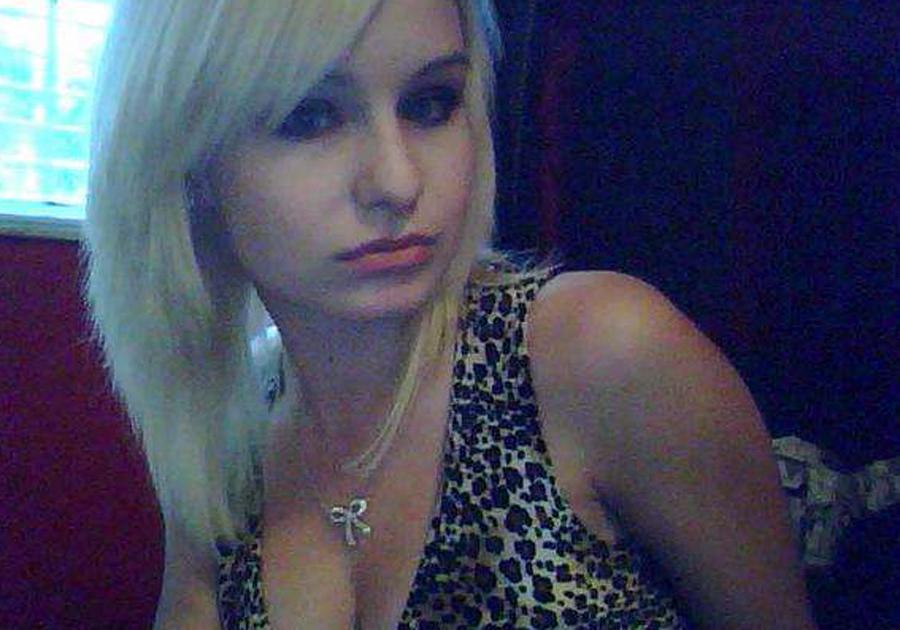 15P Cute blonde chick selfshooting