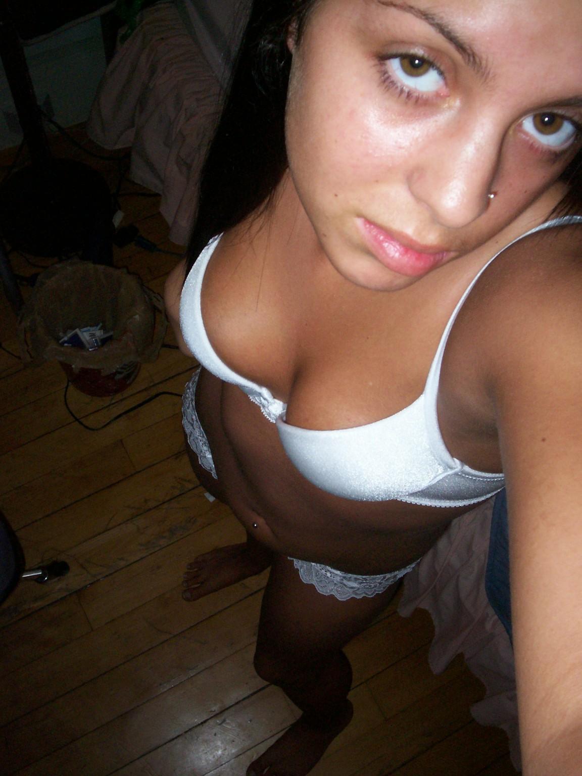 15P Photo set of busty self-shooting babes