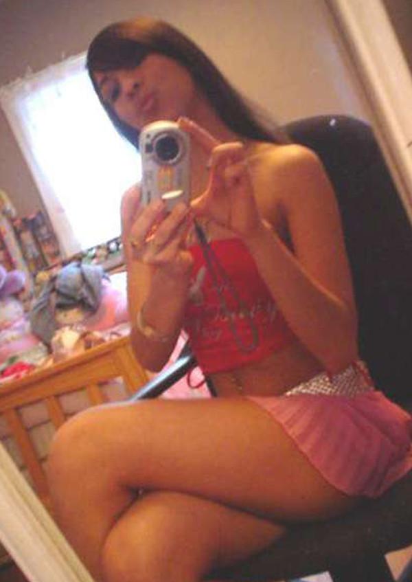 15P Pictures of different camwhoring amateur babes