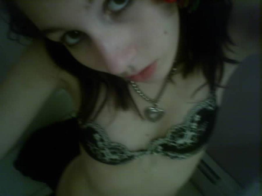 15P Pictures of Tracy getting kinky with her camera