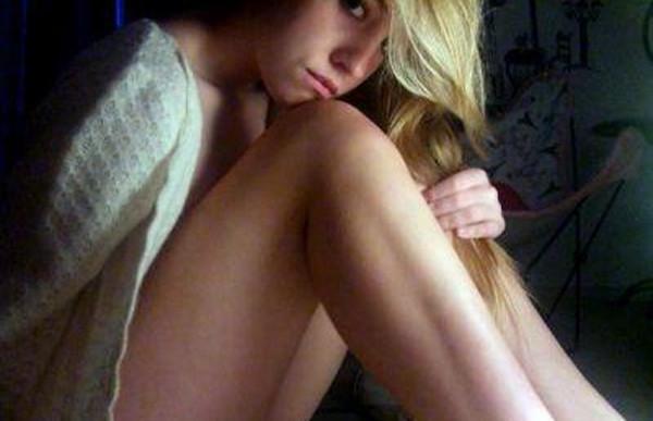 15P Nude babes with cameras