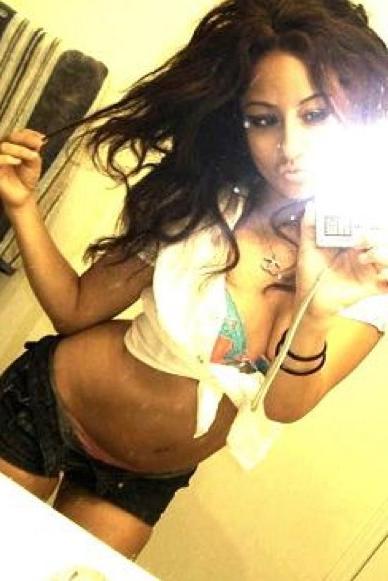 15P Nude babes with cameras