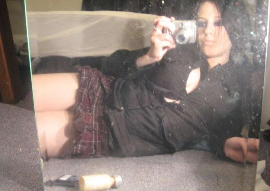 15P Selfshooting smooth pussy blonde