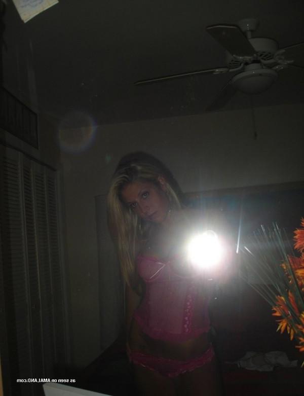 15P Selfshooting smooth pussy blonde
