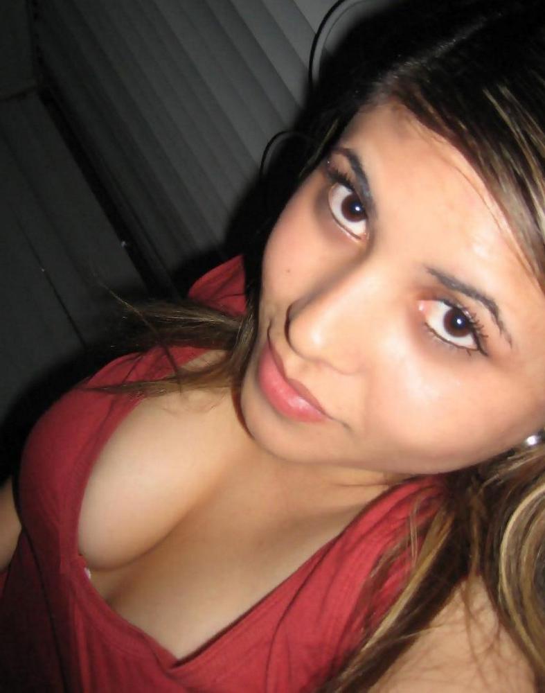 15P Cutie amateur girls showing tits and sweet pussies