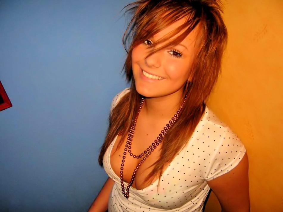 16P Fresh amateur girls flashing perky tits and shaved pussies