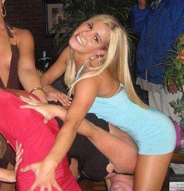 16P Busty and sexy girlfriends in secret asmateur photo shoots