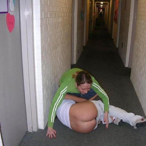 16P Hot naked babes making good use of their camera phones