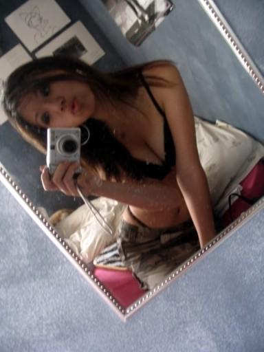 14P Seductive teen selfpics