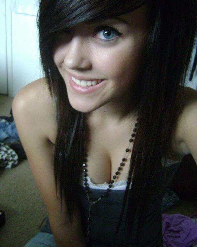 14P Seductive teen selfpics