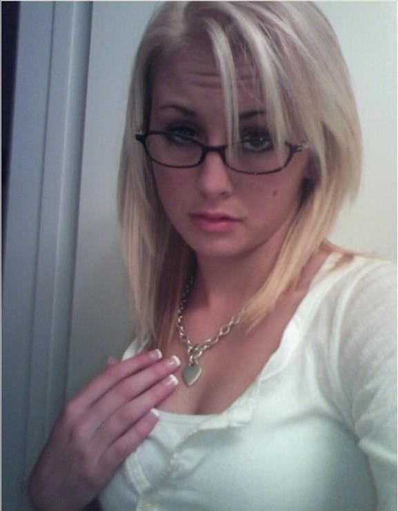 15P Loads of sexy young chicks