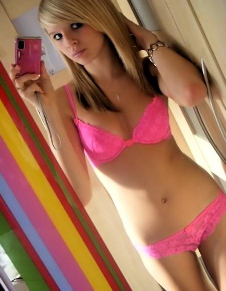 15P Photo set of busty self-shooting babes